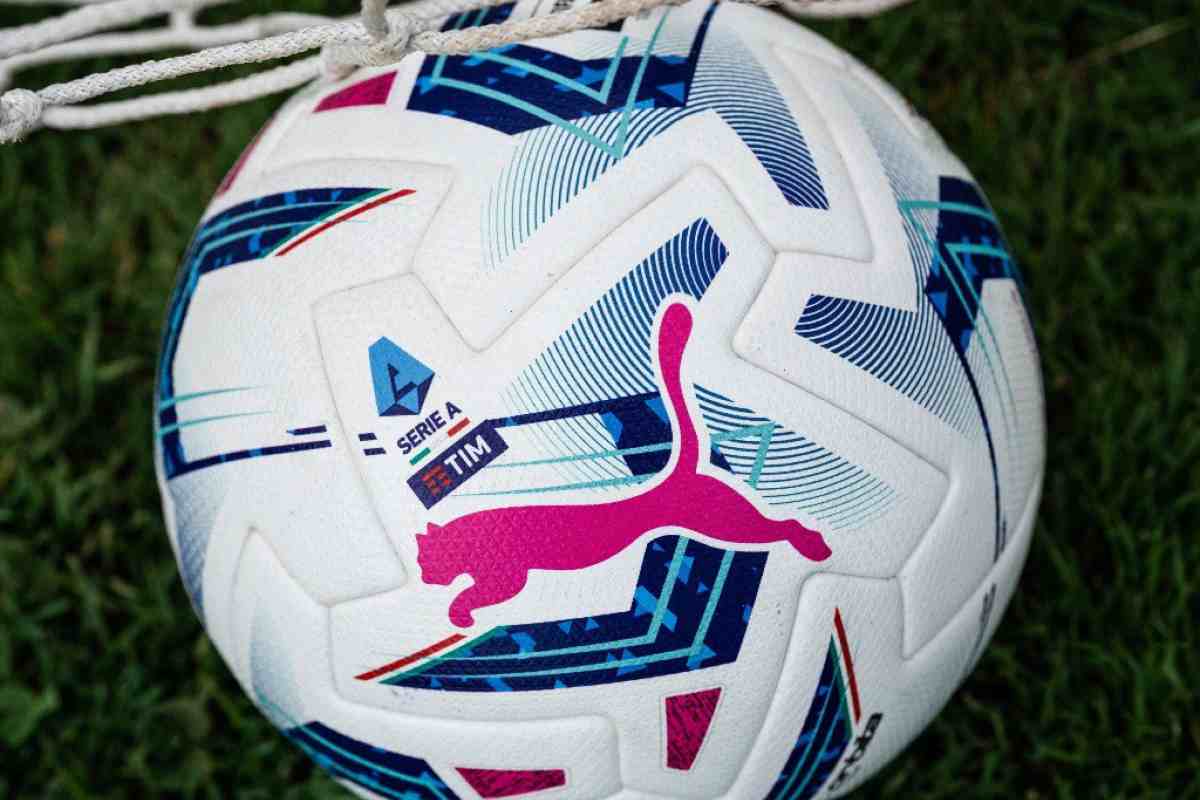 Pallone Serie A in campo