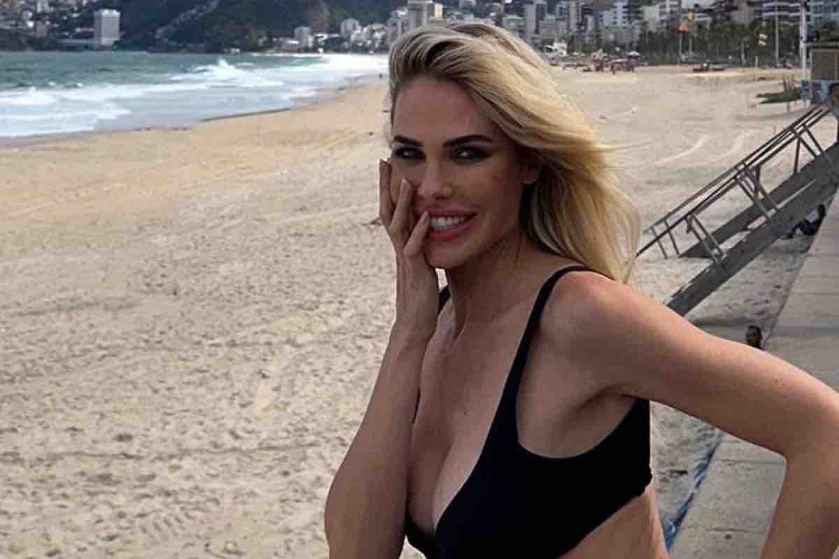 Ilary Blasi in posa sui social