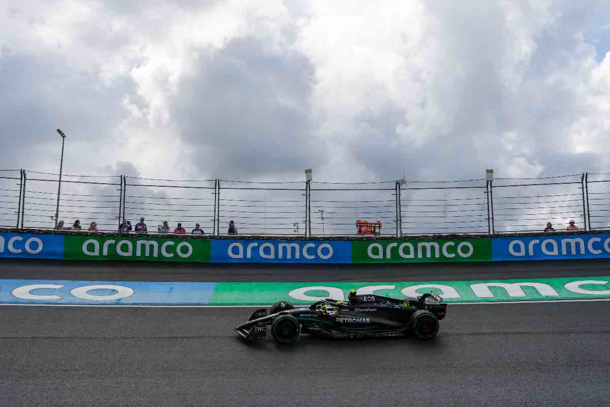 Cifra folle della Mercedes per trattenere Hamilton