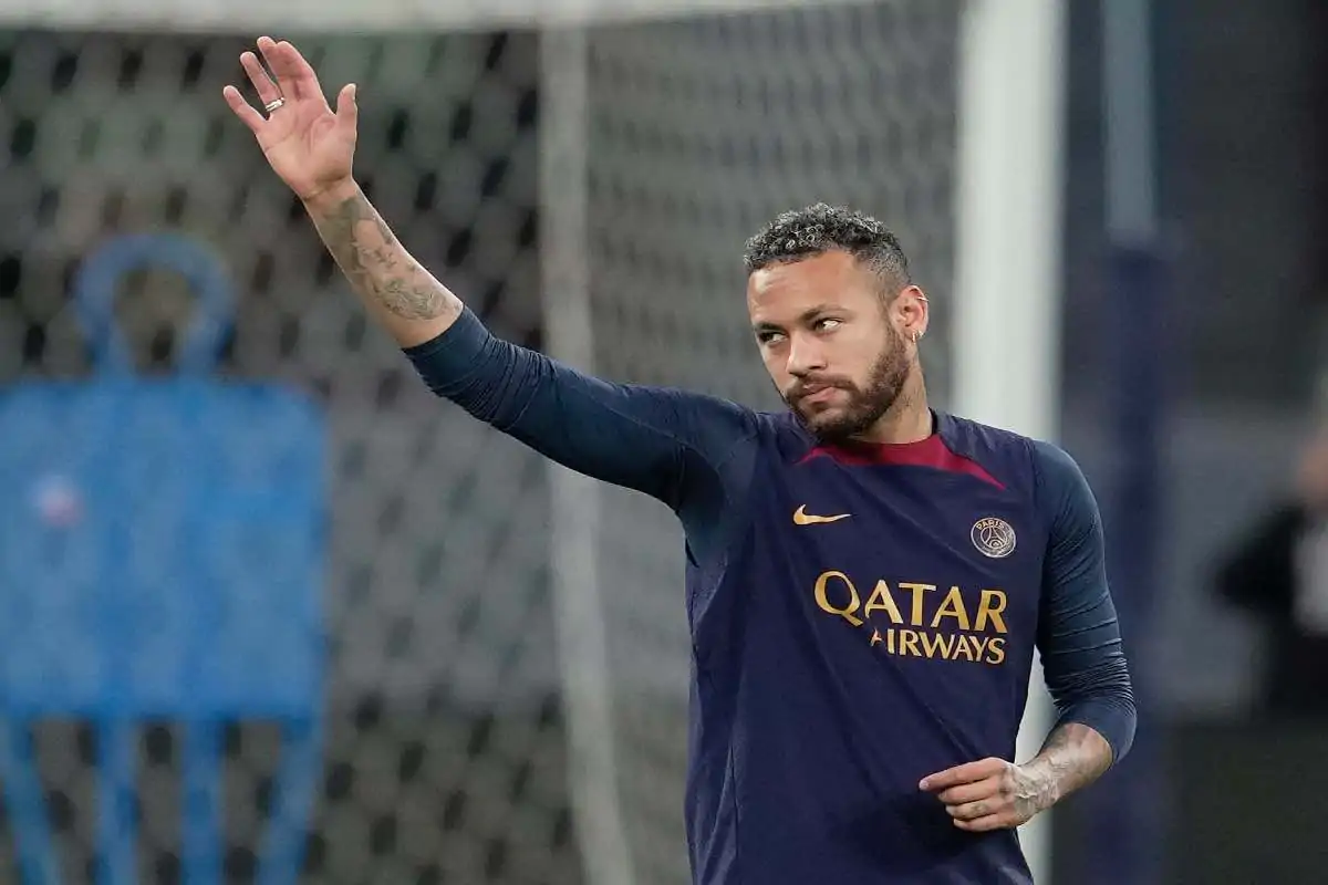 Neymar ai saluti: via dal PSG