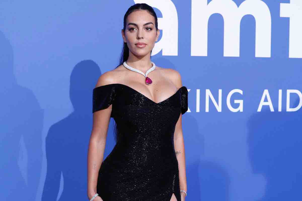 Georgina Rodriguez in posa per i fotografi 