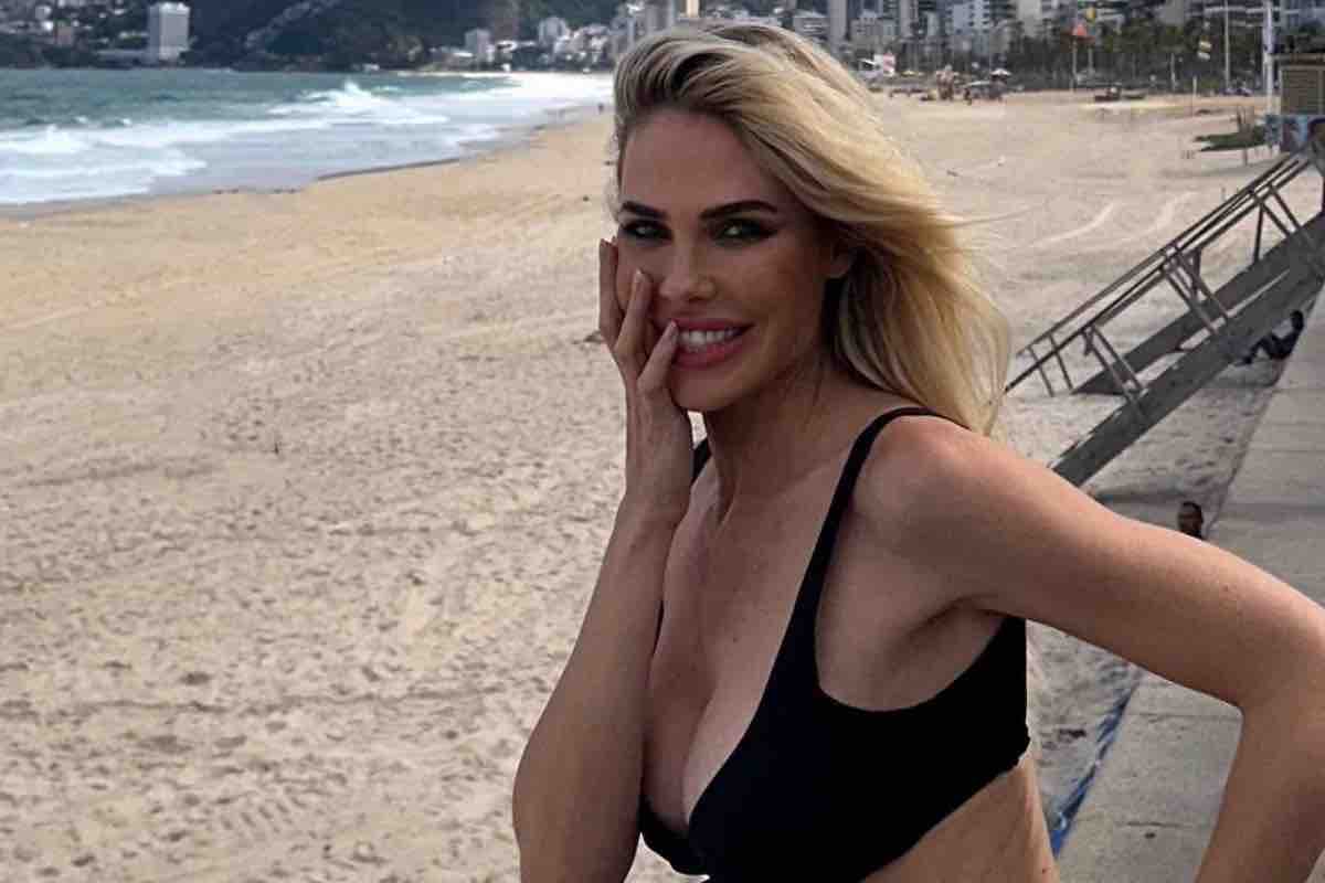 Ilary Blasi in posa sui social