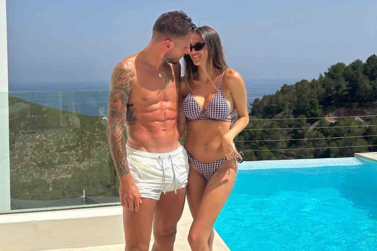 Jessica Melena e Ciro Immobile in piscina