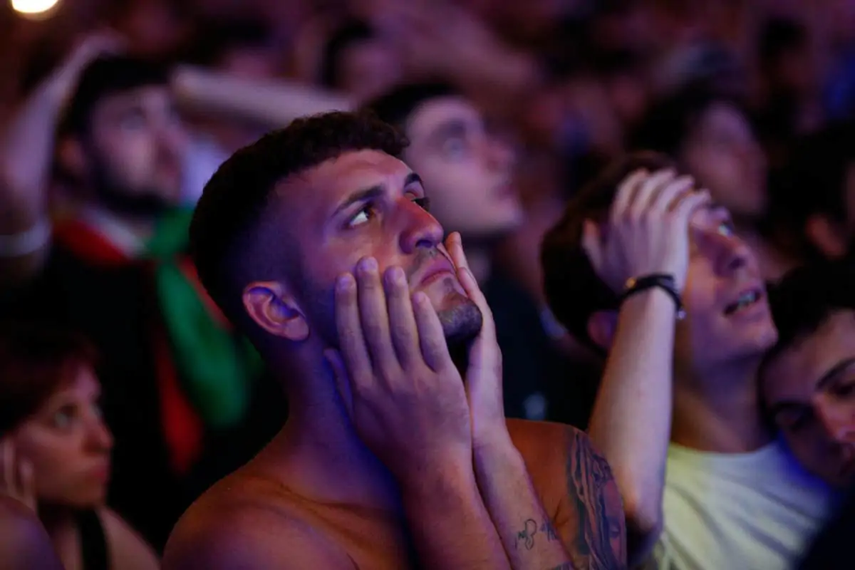 Lutto tremendo nel calcio tifosi in lacrime per attaccante top club