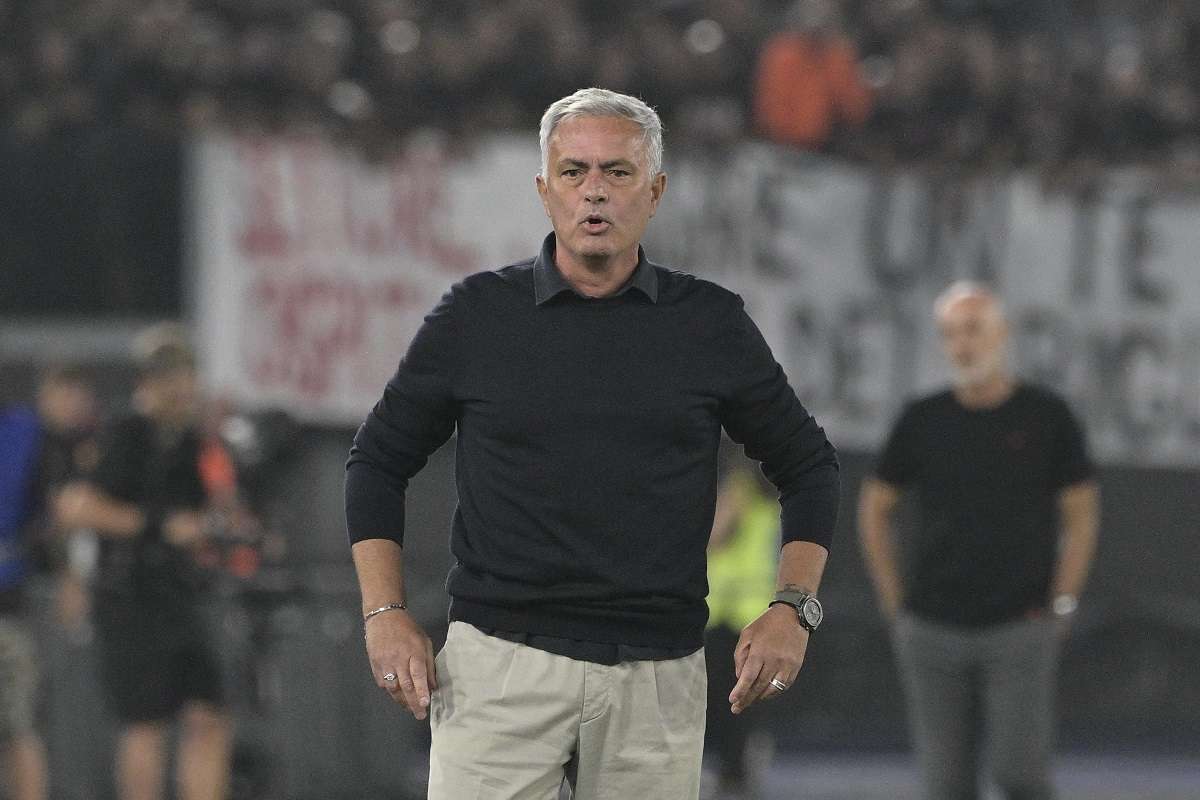 "Mourinho è un asino": a Roma scoppia il caos in diretta
