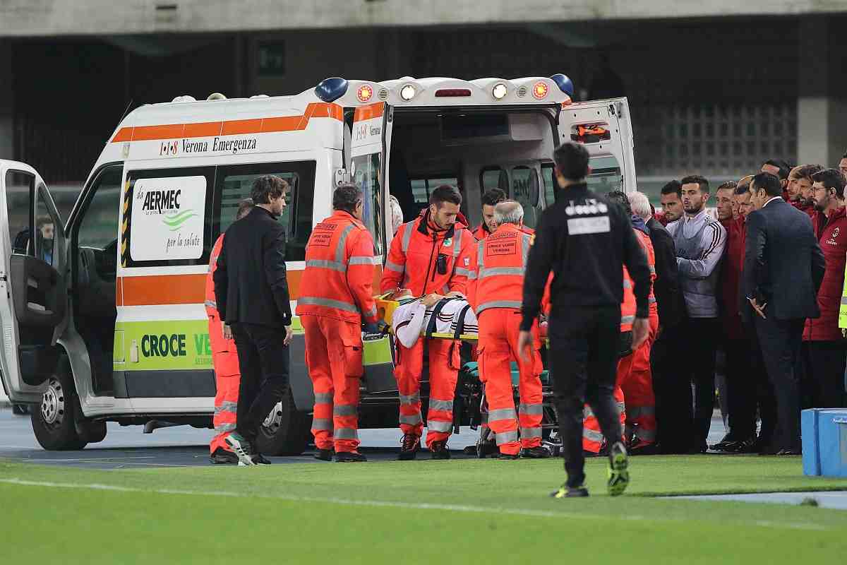 Dramma in Olanda, malore in campo per il giocatore: tifosi sconvolti