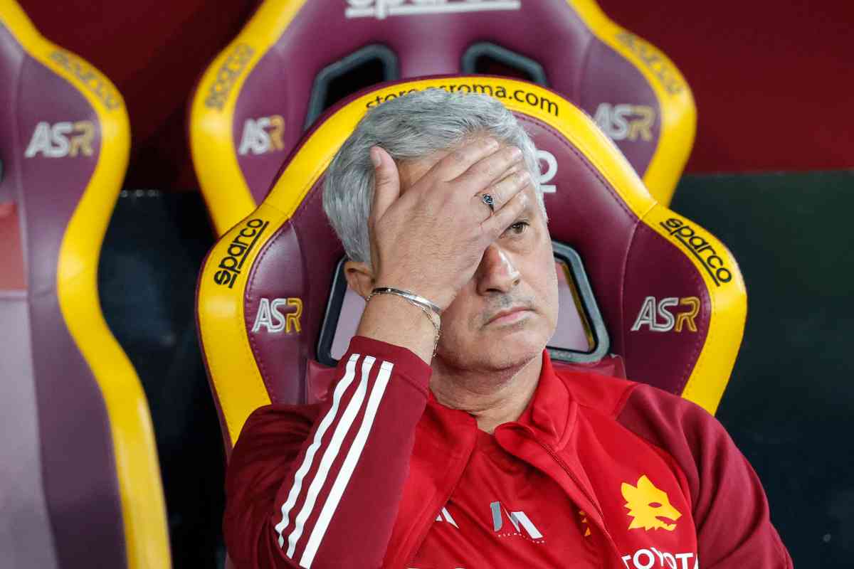 Roma, la soluzione non c’è: tutti contro Mourinho Roma, la soluzione non c’è: tutti contro Mourinho