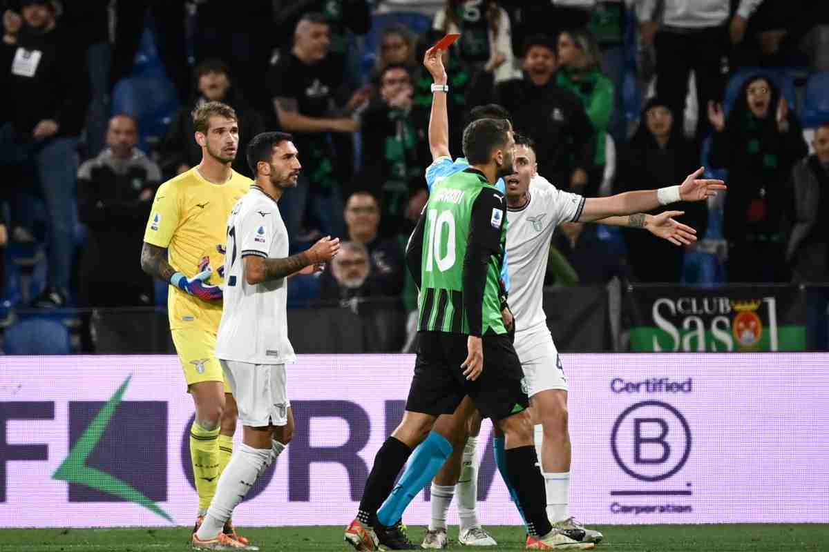 Sassuolo-Lazio, episodio e caos in campo