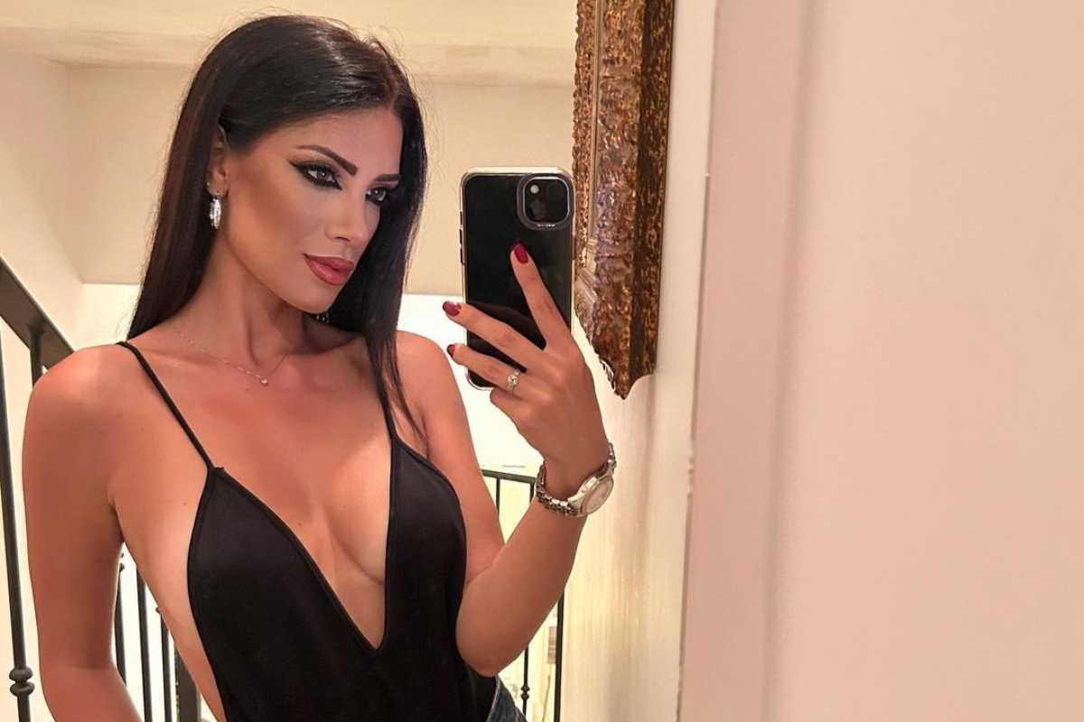 Sharon De Luca manda in tilt i tifosi
