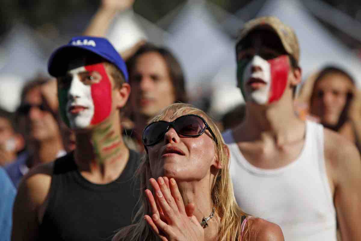 Grave lutto nel calcio, tifosi in lacrime