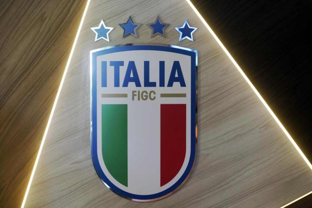 L'Italia ancora nella bufera: pugno al connazionale