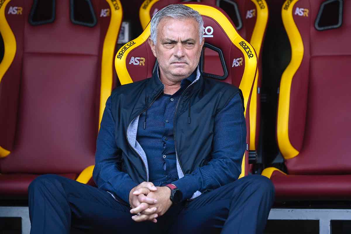 Roma, con l'Inter c'è un grosso problema: doppia tegola per Mourinho