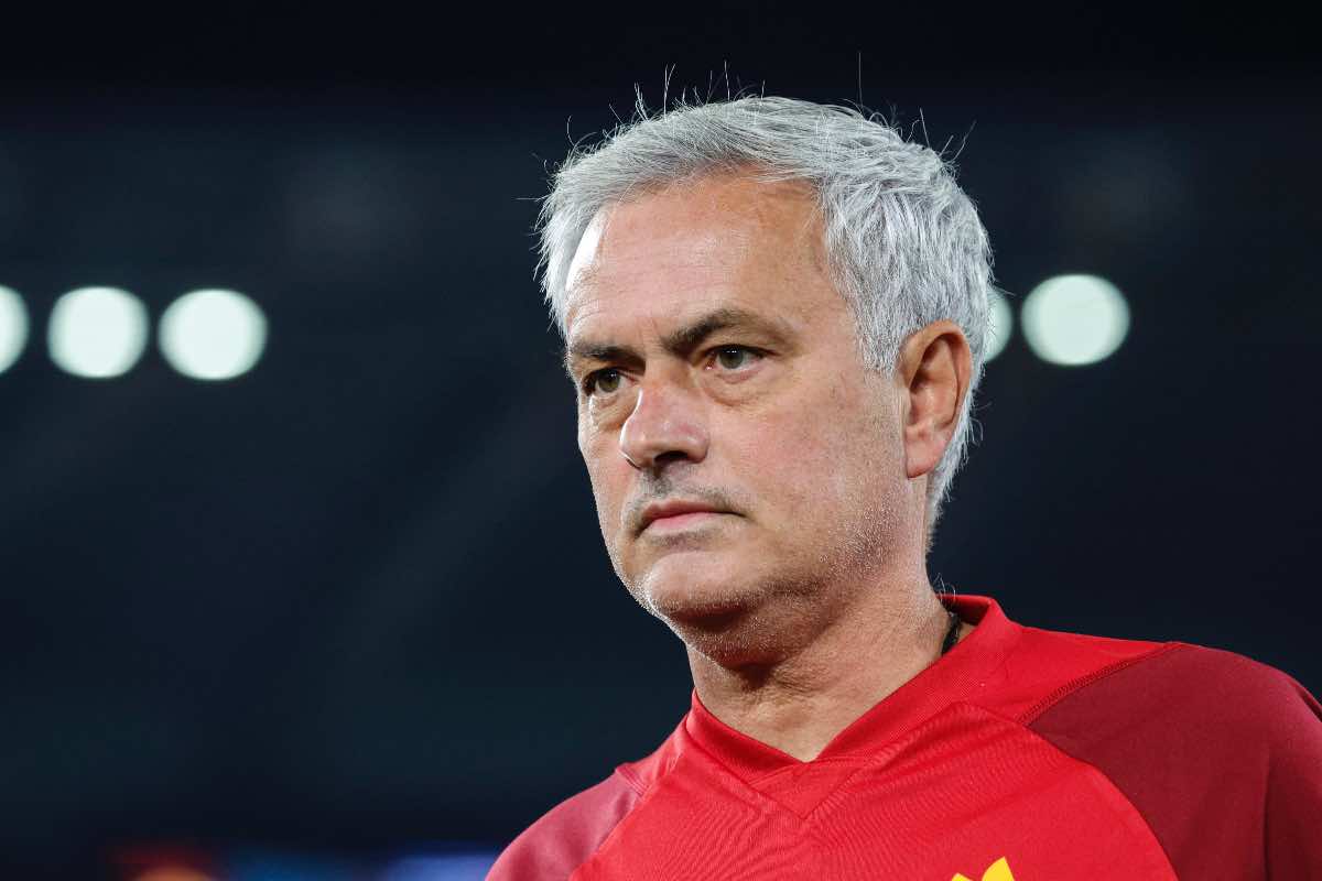 Roma, Mourinho ha cambiato tutto: pronta la firma, colpo di scena