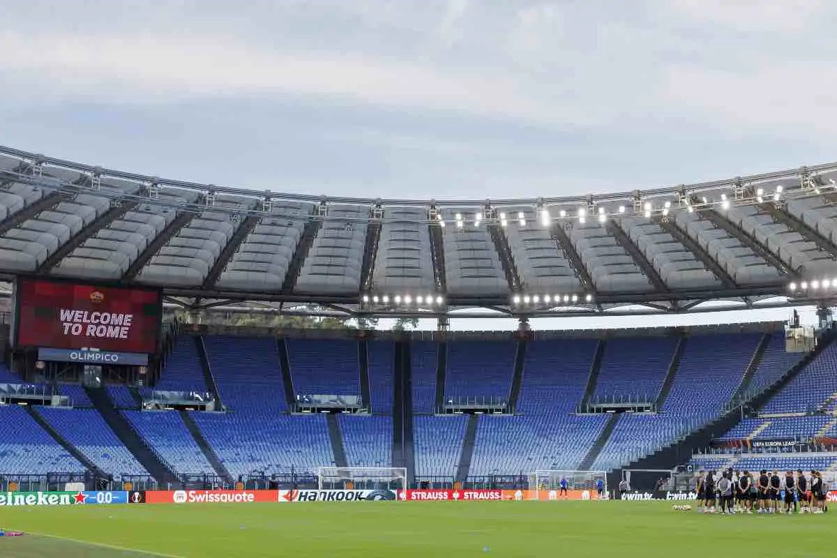 Roma, coreografia vietata: tifosi dello Slavia Praga furiosi