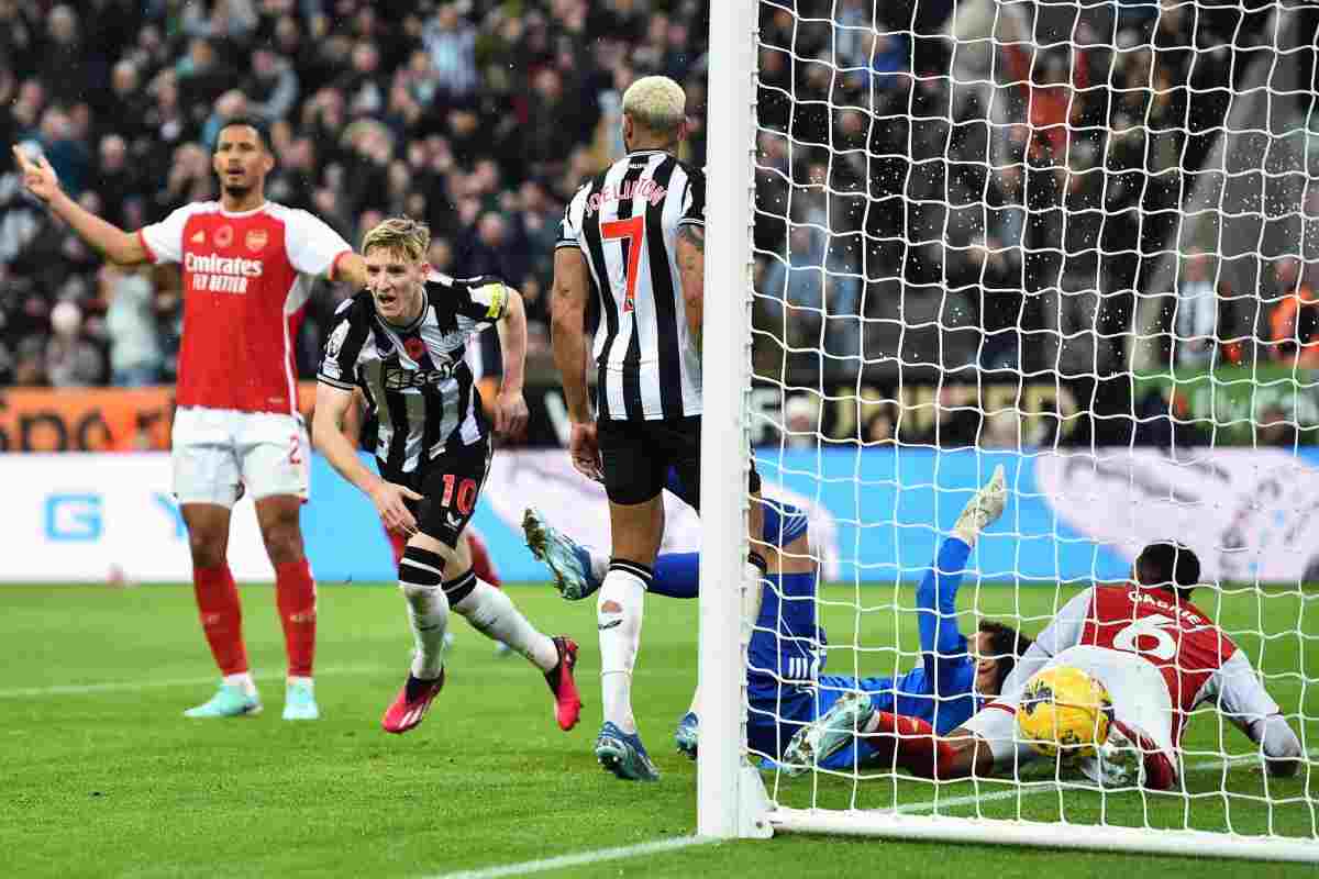 Polemica Arsenal sul gol del Newcastle