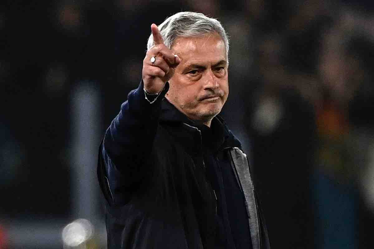 Lazio-Roma, derby infuocato: Mourinho attacca Sarri, che frecciata!