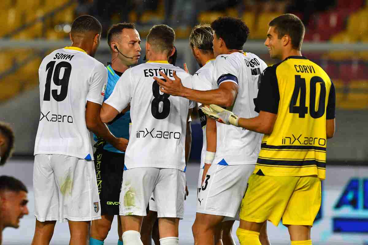 Lecce-Parma il curioso episodio capitato all'arbitro 