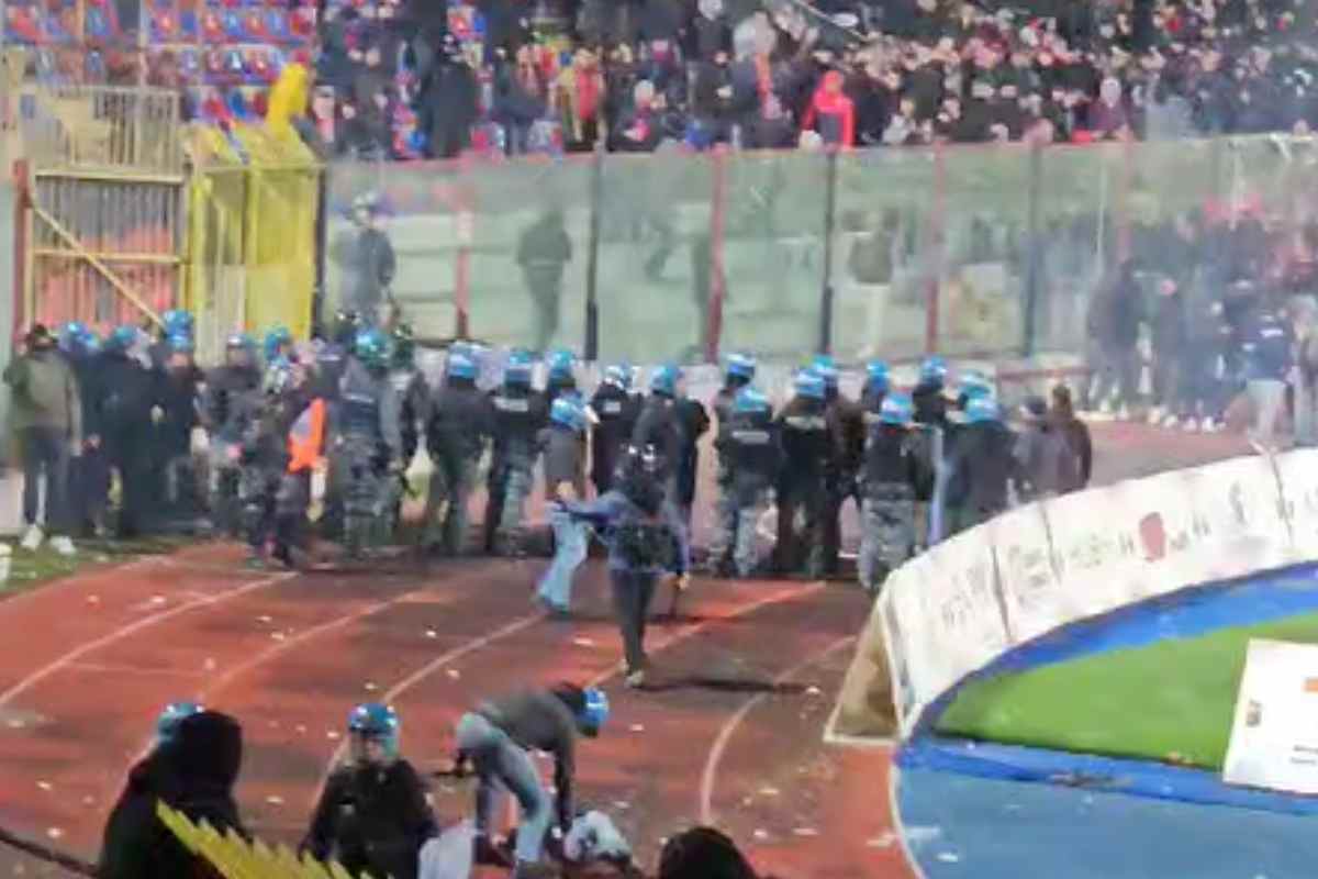 Scontri e feriti, caos a Caserta: immagini terribili, i club rischiano grosso