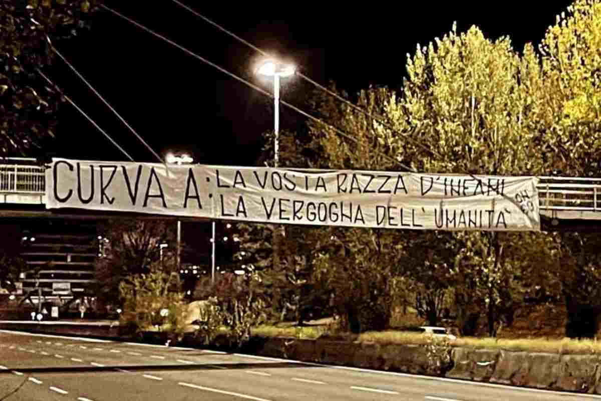 Lo striscione della Curva Nord dell'Inter rivolto alla Curva A del Napoli