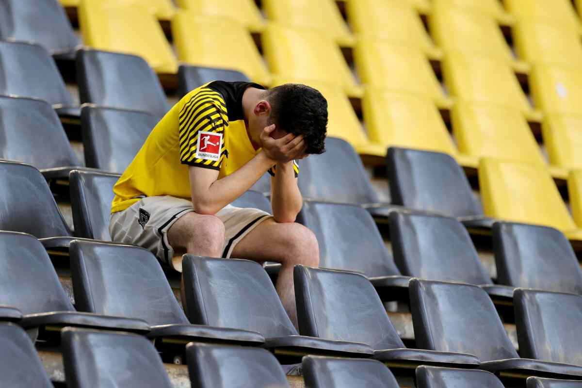 La bandiera del club saluta a fine anno, tifosi distrutti