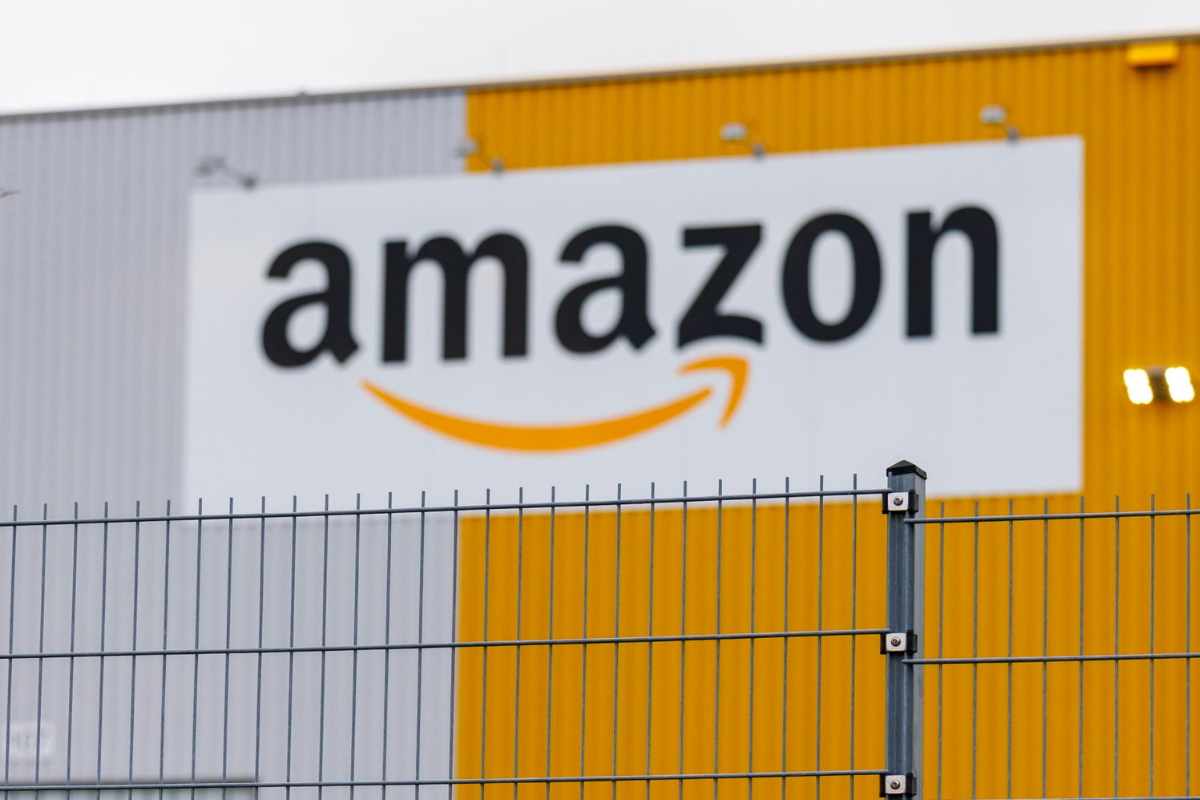Amazon blocca le false recensioni