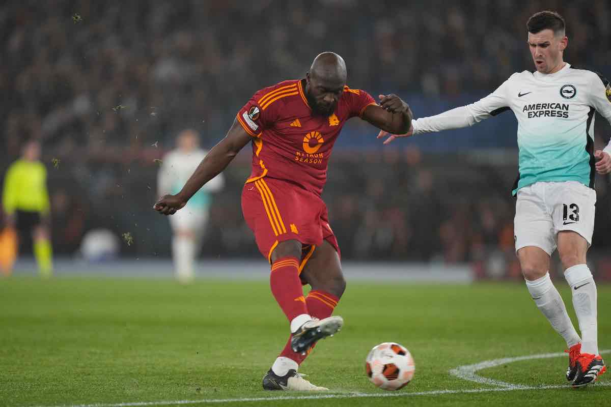 Lukaku saluta