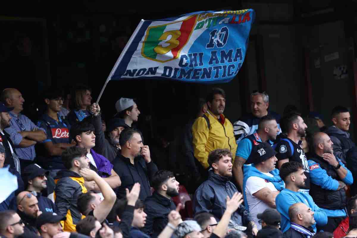 Gli ultras del Napoli attaccano, Acerbi e FIGC nel mirino: duro striscione (FOTO)