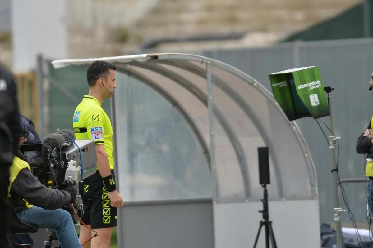 L'arbitro toglie il rigore già calciato