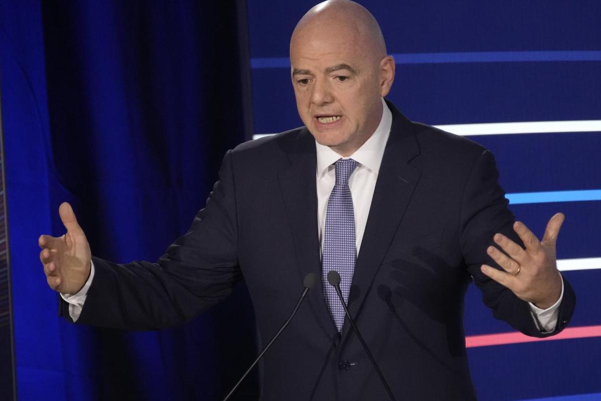 Svolta epocale nel calcio, l’annuncio di Infantino: cambiano le regole