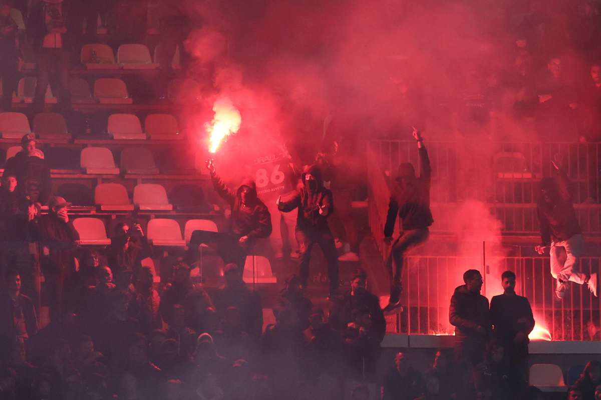 Serie A, rivolta dei tifosi contro il club: momenti d’alta tensione
