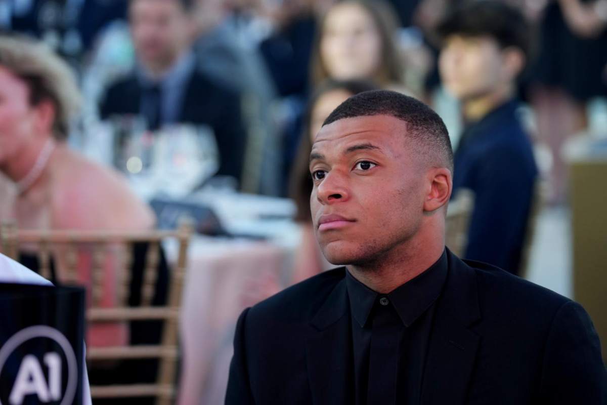 Mbappé attaccato in Francia per il suo trasferimento