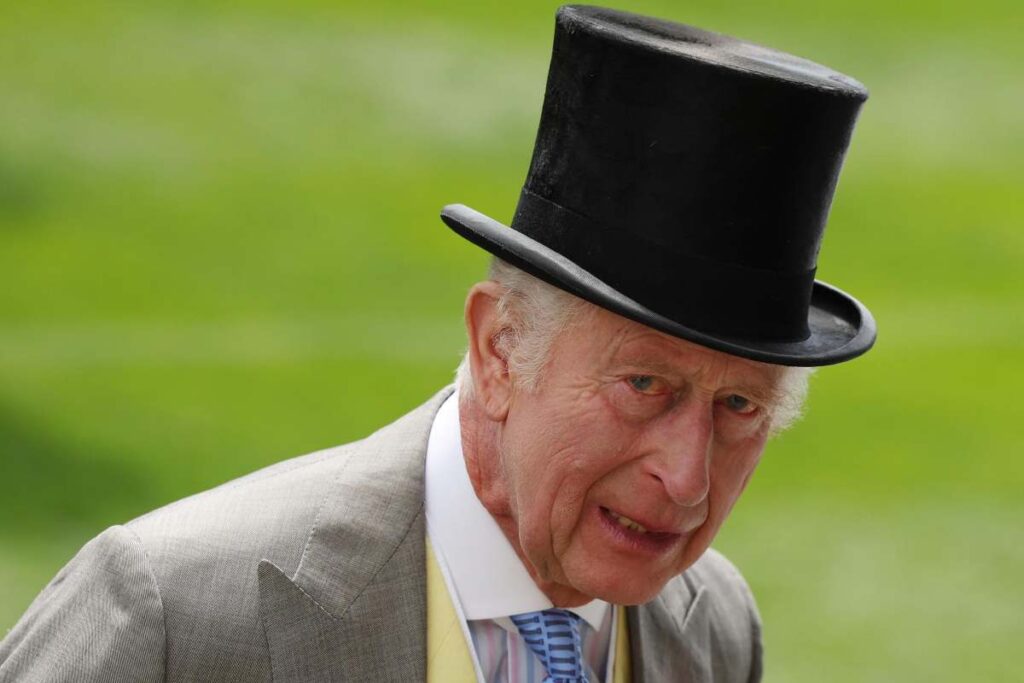 Royal Family, clamoroso Re Carlo III