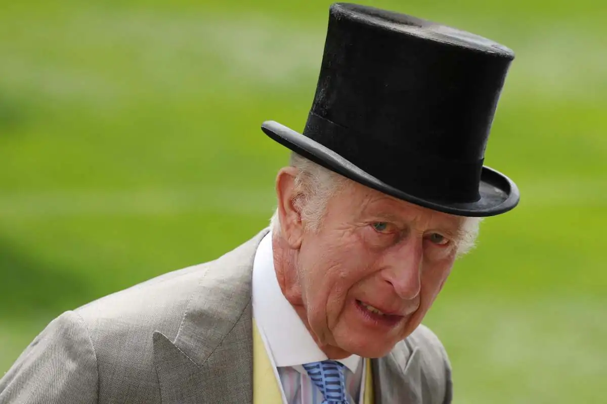 Royal Family, clamoroso Re Carlo III