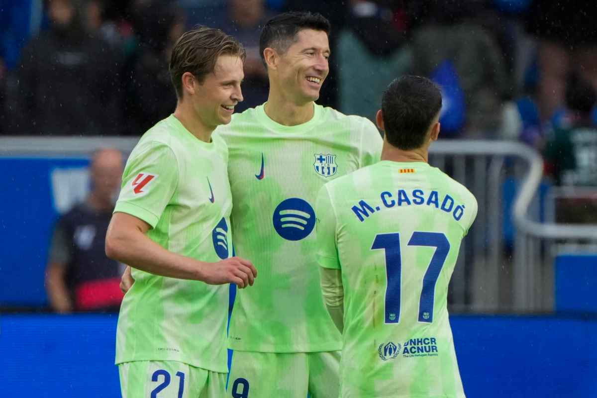 De Jong e Lewandowski ridono in campo