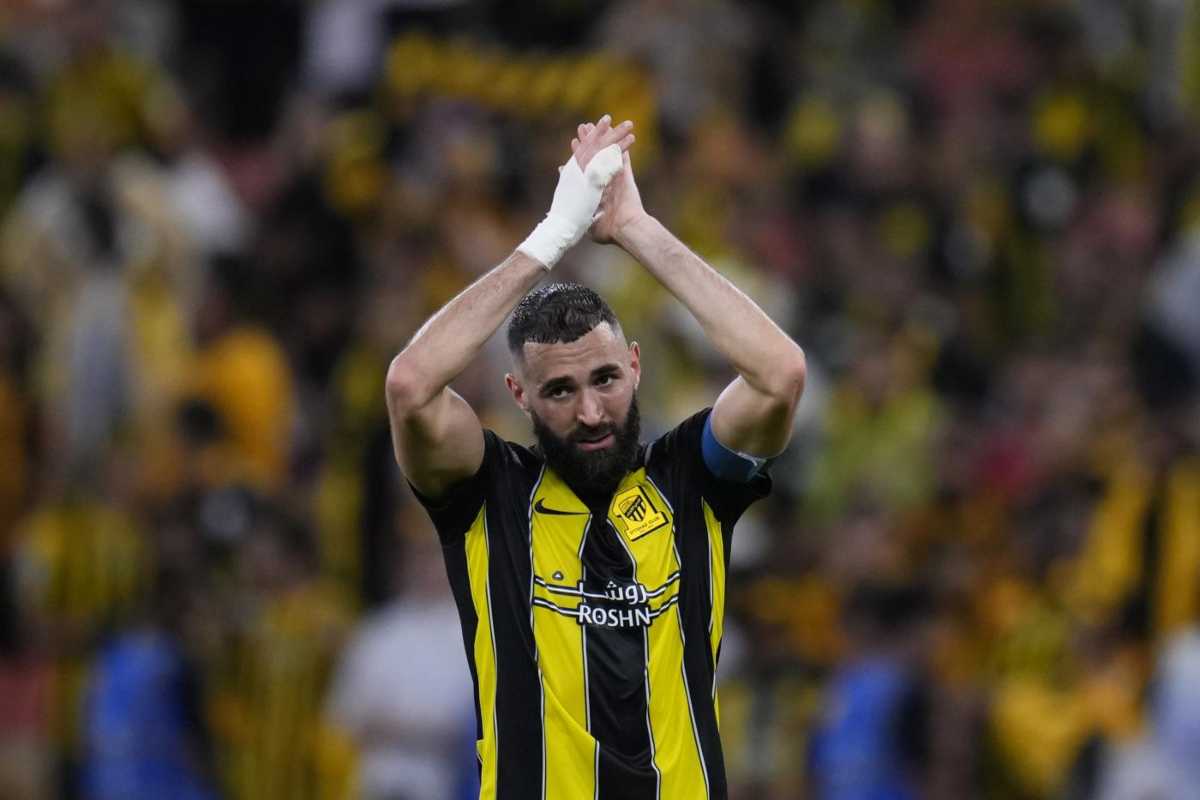 Benzema applaude