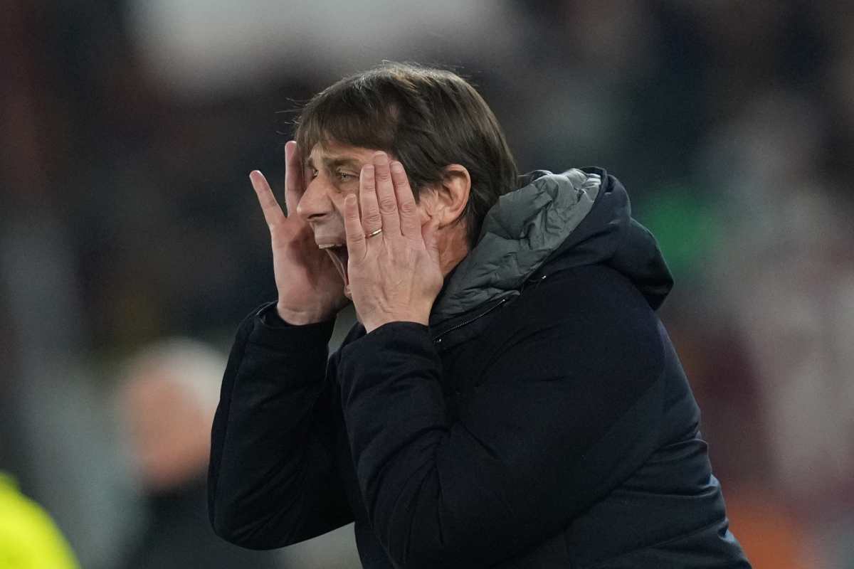 Antonio Conte urla in panchina