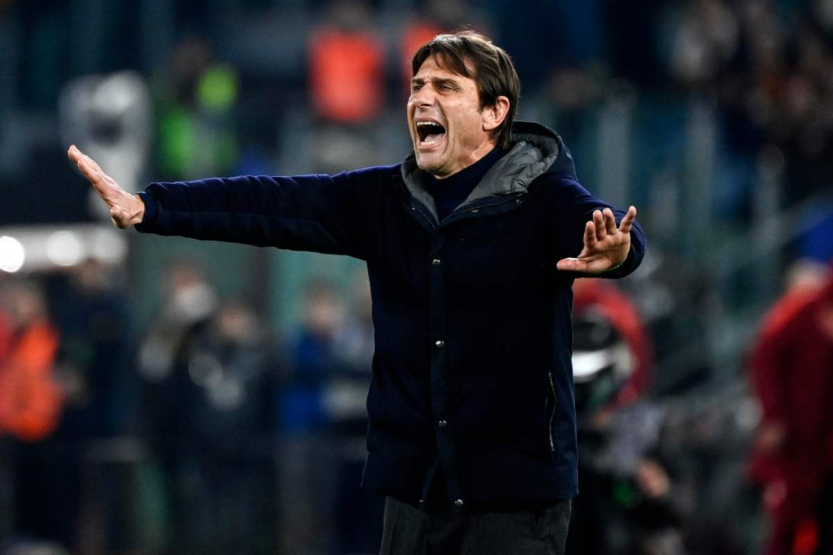 Antonio Conte dà indicazioni