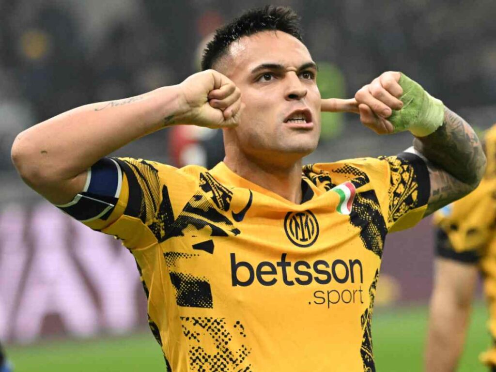 Lautaro Martinez esulta