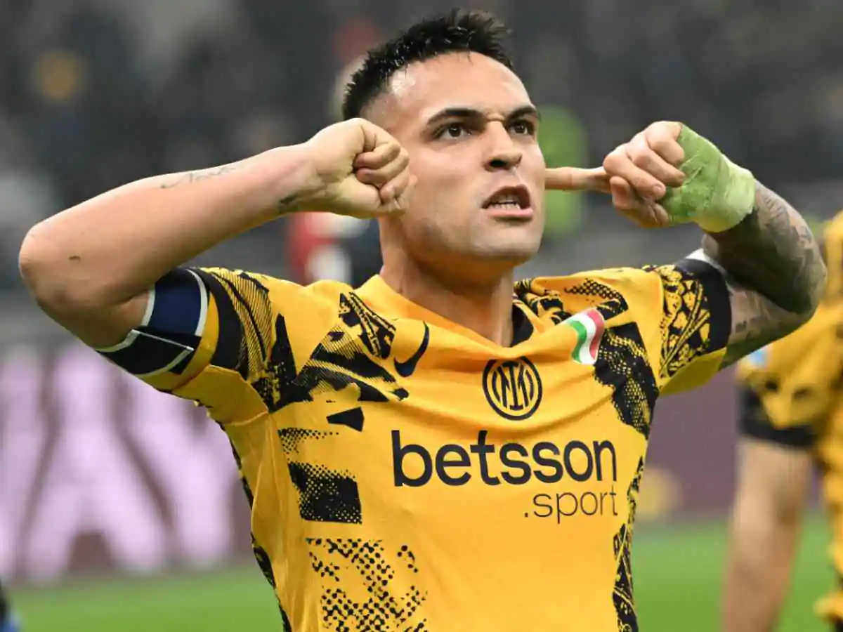 Lautaro Martinez esulta