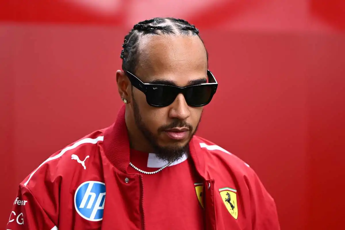 Lewis Hamilton a capo chino