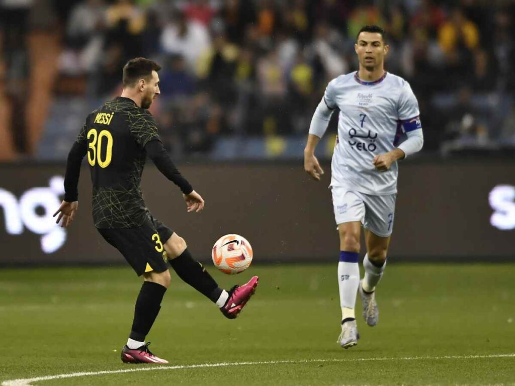 Messi e Ronaldo giocano