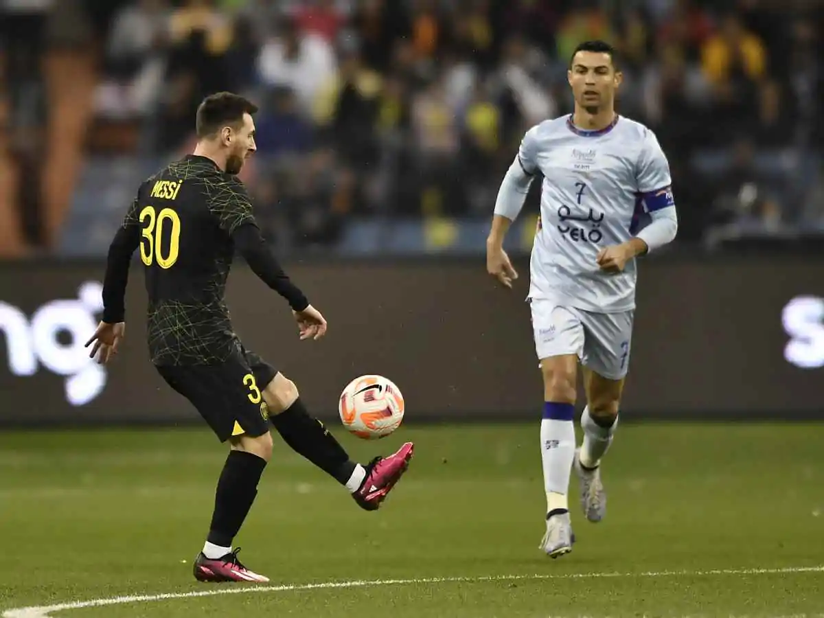 Messi e Ronaldo giocano
