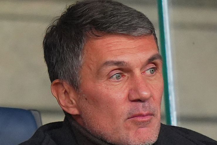 Maldini osserva