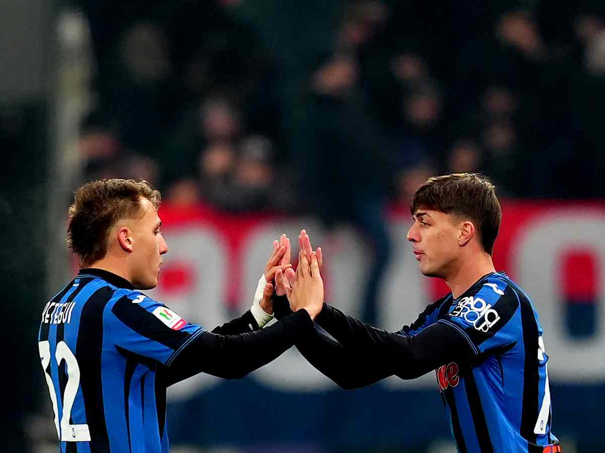 Retegui e Maldini si complimentano