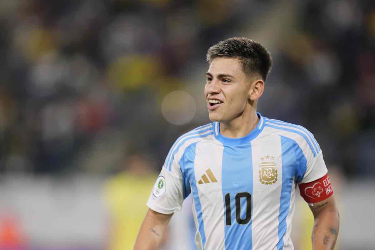 Claudio Echeverri, in campo con l'Argentina Under 20