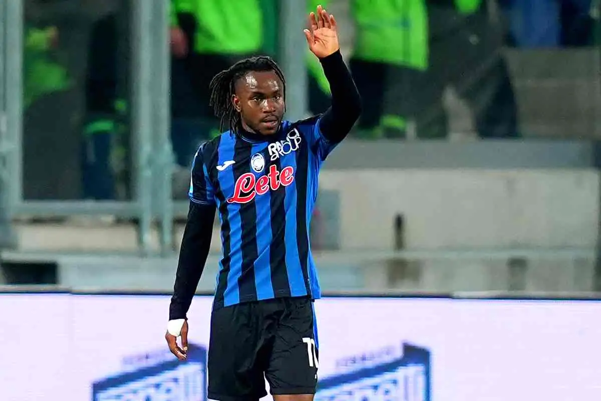 Lookman esulta dopo un gol