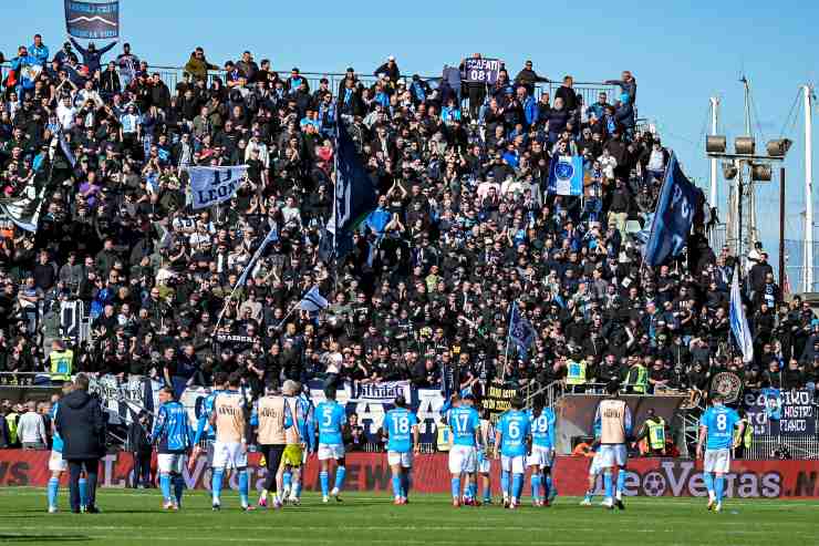 Napoli sotto la curva dopo la partita