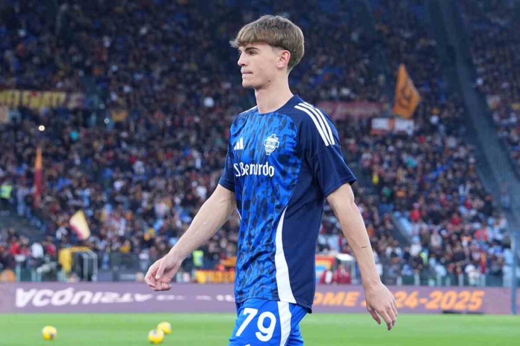 Nico Paz in campo con il Como