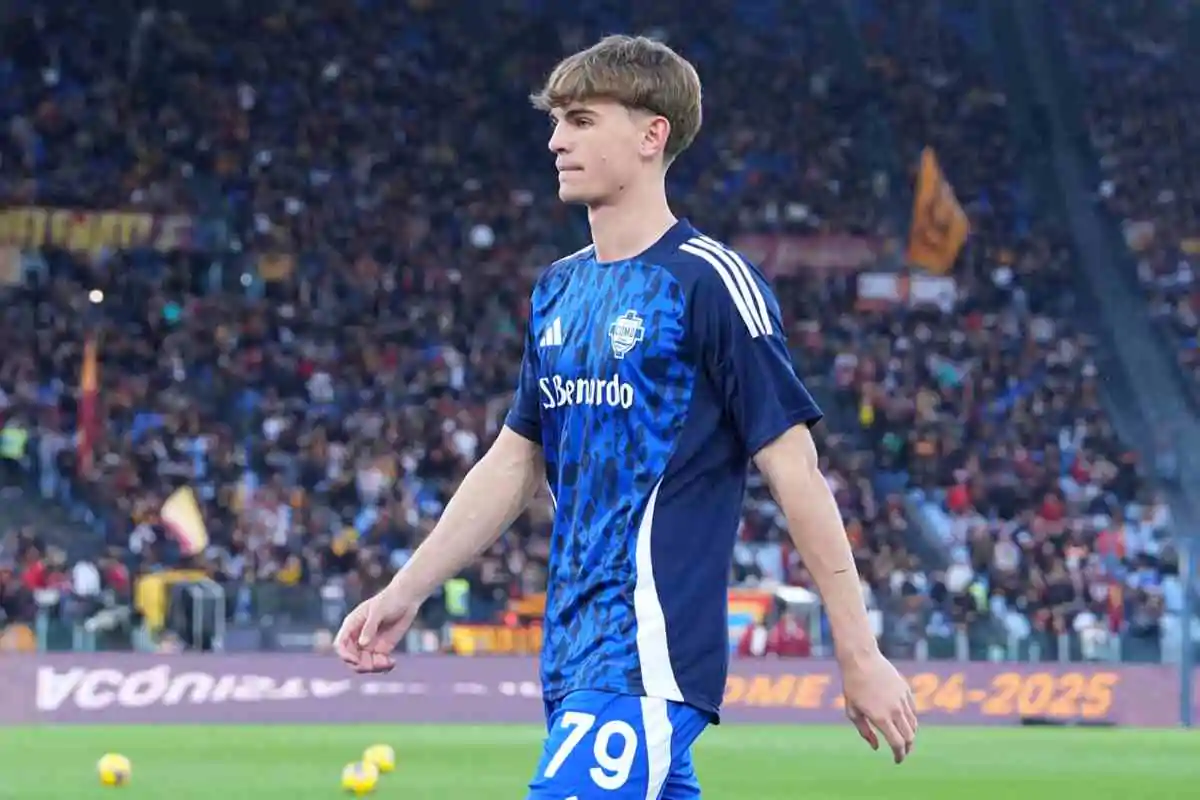 Nico Paz in campo con il Como