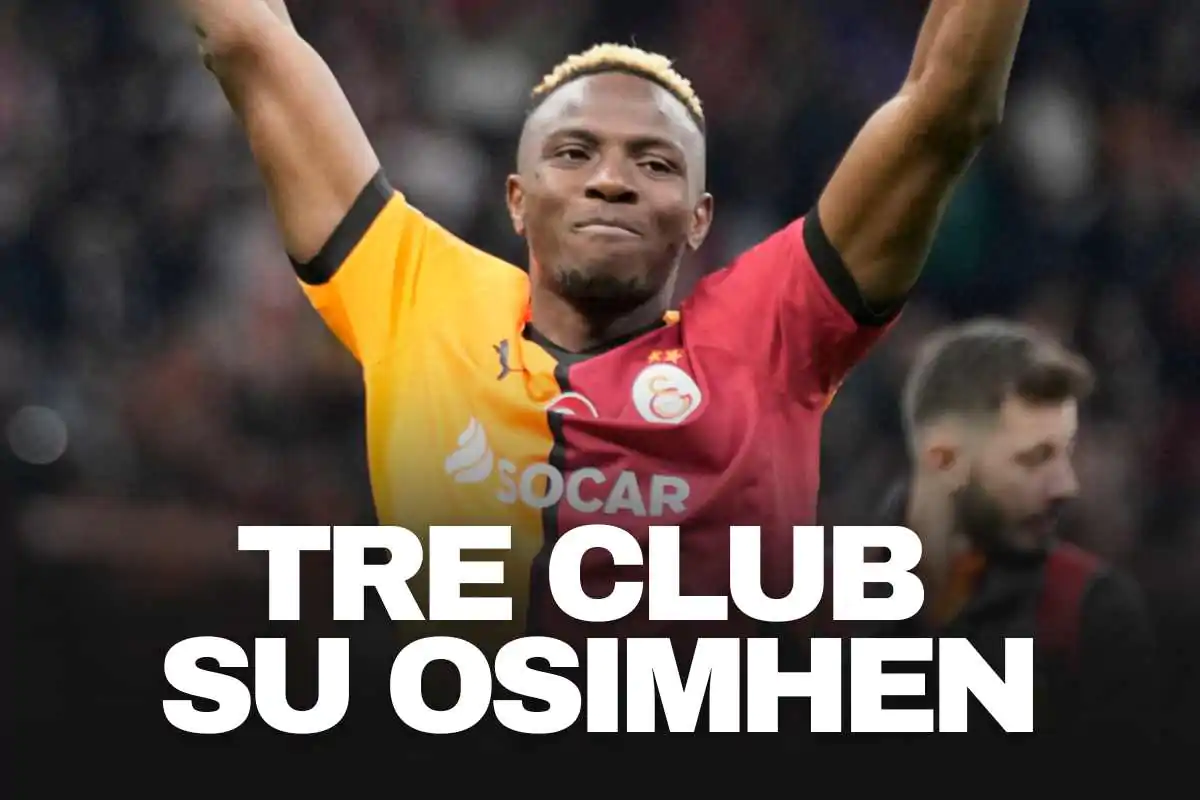 Osimhen con le braccia in aria con indosso la maglia del Galatasaray